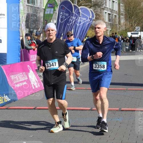 12.04.2026 - 45. Internationalen Wilhelmsburger Insellauf Strokosch-Dieckow http://msf.ph/oto/9467344 12.04.2026 11:01:45 Ziel 5298, 3358, 3347, 4703 meine-sportfotos.de