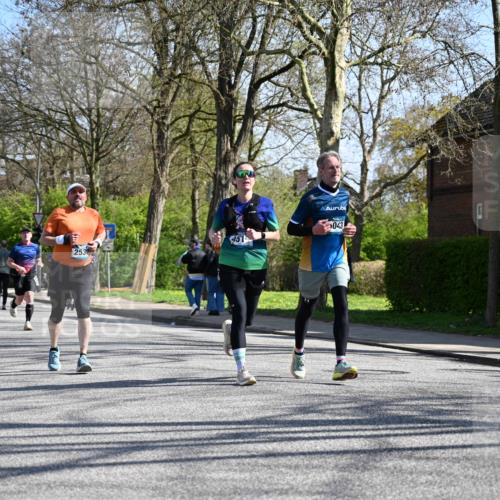 12.04.2026 - 45. Internationalen Wilhelmsburger Insellauf J. Mangold http://msf.ph/oto/9467358 12.04.2026 11:05:01 Ziel 2225, 2203, 2415, 3130, 4286, 4516, 5043, 2730, 2193, 4440, 4870, 2530, 3743, 5748, 4464, 5810, 3322, 3420, 3920 meine-sportfotos.de