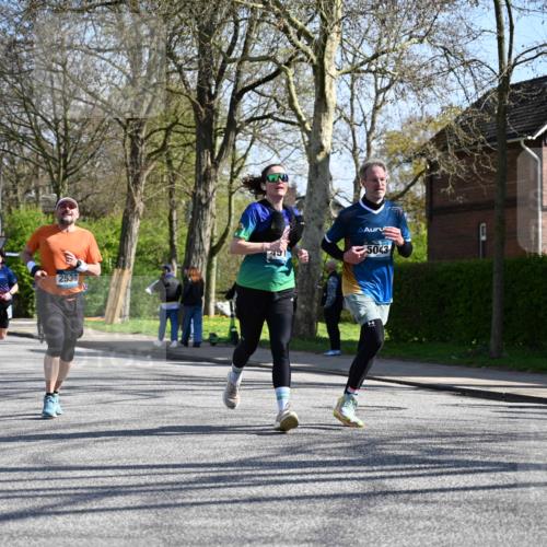 12.04.2026 - 45. Internationalen Wilhelmsburger Insellauf J. Mangold http://msf.ph/oto/9467363 12.04.2026 11:05:01 Ziel 2225, 2203, 2415, 3130, 4286, 4516, 5043, 2730, 2193, 4440, 4870, 2530, 3743, 5748, 4464, 5810, 3322, 3420, 3920 meine-sportfotos.de