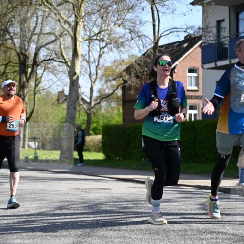 12.04.2026 - 45. Internationalen Wilhelmsburger Insellauf J. Mangold http://msf.ph/oto/9467386 12.04.2026 11:05:02 Ziel 2225, 2203, 2415, 3130, 4286, 4516, 5043, 2730, 2193, 4440, 4870, 2530, 3743, 3743, 5748, 4464, 5810, 3322, 3420, 3920, 2267 meine-sportfotos.de