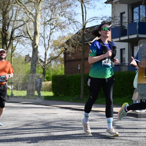 12.04.2026 - 45. Internationalen Wilhelmsburger Insellauf J. Mangold http://msf.ph/oto/9467390 12.04.2026 11:05:02 Ziel 2225, 2203, 2415, 3130, 4286, 4516, 5043, 2730, 2193, 4440, 4870, 2530, 3743, 3743, 5748, 4464, 5810, 3322, 3420, 3920, 2267 meine-sportfotos.de