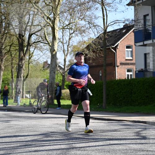 12.04.2026 - 45. Internationalen Wilhelmsburger Insellauf J. Mangold http://msf.ph/oto/9467392 12.04.2026 11:05:05 Ziel 2225, 2203, 2415, 3130, 4286, 4516, 5043, 2730, 2193, 4440, 4870, 2530, 3743, 5748, 4464, 5810, 3322, 3420, 3920, 2267, 2268, 2767 meine-sportfotos.de