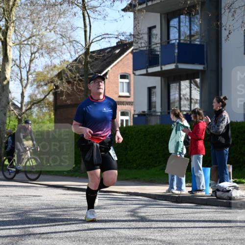 12.04.2026 - 45. Internationalen Wilhelmsburger Insellauf J. Mangold http://msf.ph/oto/9467401 12.04.2026 11:05:06 Ziel 2203, 2415, 3130, 4286, 4516, 5043, 2730, 2193, 4440, 4870, 2530, 3743, 5748, 4464, 5810, 5810, 3322, 3420, 3920, 2267, 2268, 2767 meine-sportfotos.de
