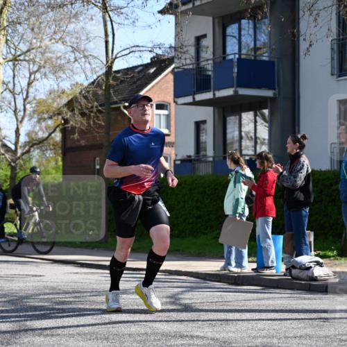 12.04.2026 - 45. Internationalen Wilhelmsburger Insellauf J. Mangold http://msf.ph/oto/9467402 12.04.2026 11:05:06 Ziel 2203, 2415, 3130, 4286, 4516, 5043, 2730, 2193, 4440, 4870, 2530, 3743, 5748, 4464, 5810, 5810, 3322, 3420, 3920, 2267, 2268, 2767 meine-sportfotos.de