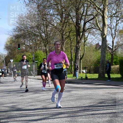 12.04.2026 - 45. Internationalen Wilhelmsburger Insellauf J. Mangold http://msf.ph/oto/9467408 12.04.2026 11:05:07 Ziel 2203, 2415, 3130, 4286, 4516, 5043, 2730, 2193, 4440, 4870, 2530, 3743, 5748, 4464, 5810, 3322, 3420, 3920, 2267, 2268, 2767, 2481 meine-sportfotos.de