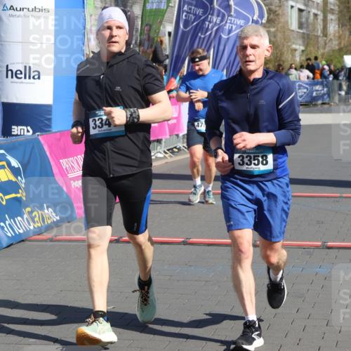 12.04.2026 - 45. Internationalen Wilhelmsburger Insellauf Strokosch-Dieckow http://msf.ph/oto/9467415 12.04.2026 11:01:46 Ziel 5298, 3358, 3347, 4703 meine-sportfotos.de