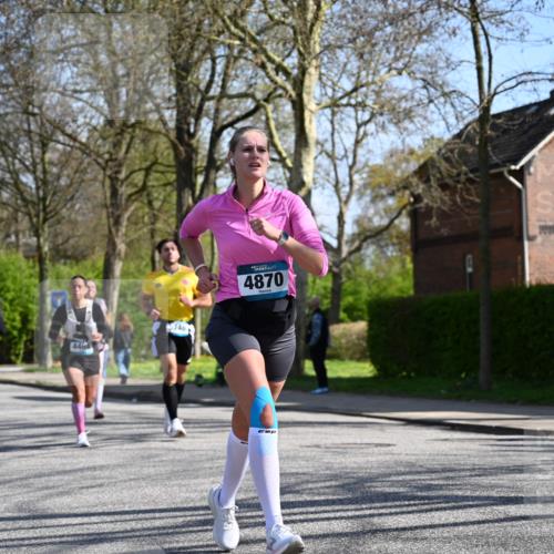 12.04.2026 - 45. Internationalen Wilhelmsburger Insellauf J. Mangold http://msf.ph/oto/9467423 12.04.2026 11:05:08 Ziel 2203, 2415, 3130, 4286, 4516, 5043, 2730, 2193, 4440, 4870, 2530, 3743, 5748, 4464, 5810, 3322, 3420, 3920, 2267, 2268, 2767, 2481 meine-sportfotos.de