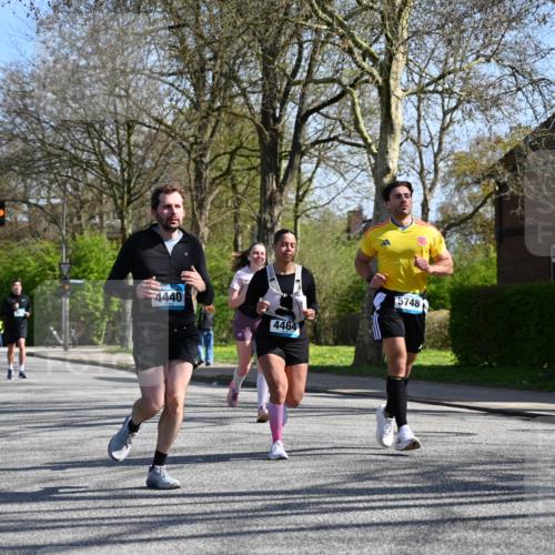 12.04.2026 - 45. Internationalen Wilhelmsburger Insellauf J. Mangold http://msf.ph/oto/9467438 12.04.2026 11:05:09 Ziel 2203, 2415, 3130, 4286, 4516, 5043, 2730, 2193, 4440, 4870, 2530, 3743, 5748, 4464, 5810, 3322, 3420, 3920, 2267, 2268, 2767, 2481, 2449 meine-sportfotos.de