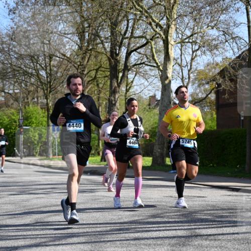 12.04.2026 - 45. Internationalen Wilhelmsburger Insellauf J. Mangold http://msf.ph/oto/9467442 12.04.2026 11:05:09 Ziel 2203, 2415, 3130, 4286, 4516, 5043, 2730, 2193, 4440, 4870, 2530, 3743, 5748, 4464, 5810, 3322, 3420, 3920, 2267, 2268, 2767, 2481, 2449 meine-sportfotos.de