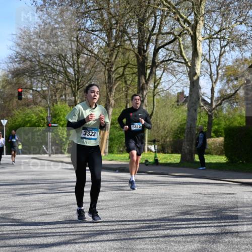 12.04.2026 - 45. Internationalen Wilhelmsburger Insellauf J. Mangold http://msf.ph/oto/9467473 12.04.2026 11:05:15 Ziel 4286, 4516, 5043, 2730, 2193, 4440, 4870, 2530, 3743, 5748, 4464, 5810, 3322, 3420, 3420, 3920, 2267, 2268, 2268, 2767, 2481, 2449, 4865, 4188, 2749 meine-sportfotos.de