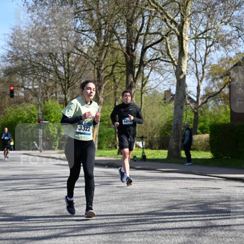 12.04.2026 - 45. Internationalen Wilhelmsburger Insellauf J. Mangold http://msf.ph/oto/9467474 12.04.2026 11:05:15 Ziel 4286, 4516, 5043, 2730, 2193, 4440, 4870, 2530, 3743, 5748, 4464, 5810, 3322, 3420, 3420, 3920, 2267, 2268, 2268, 2767, 2481, 2449, 4865, 4188, 2749 meine-sportfotos.de