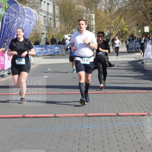 12.04.2026 - 45. Internationalen Wilhelmsburger Insellauf Strokosch-Dieckow http://msf.ph/oto/9467507 12.04.2026 11:18:03 Ziel 2419, 2420, 2312, 2241 meine-sportfotos.de