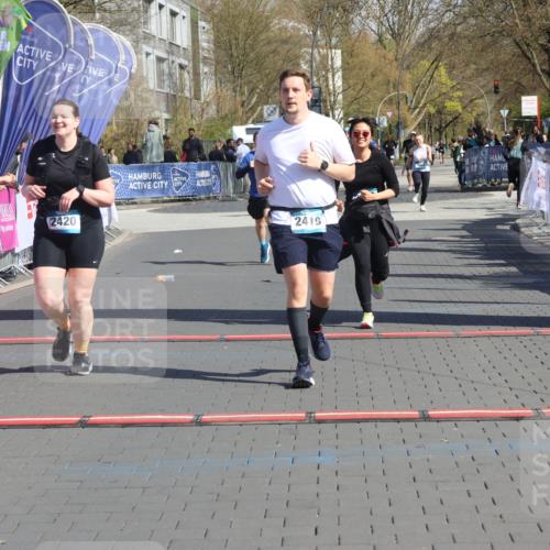 12.04.2026 - 45. Internationalen Wilhelmsburger Insellauf Strokosch-Dieckow http://msf.ph/oto/9467516 12.04.2026 11:18:03 Ziel 2419, 2420, 2312, 2241 meine-sportfotos.de