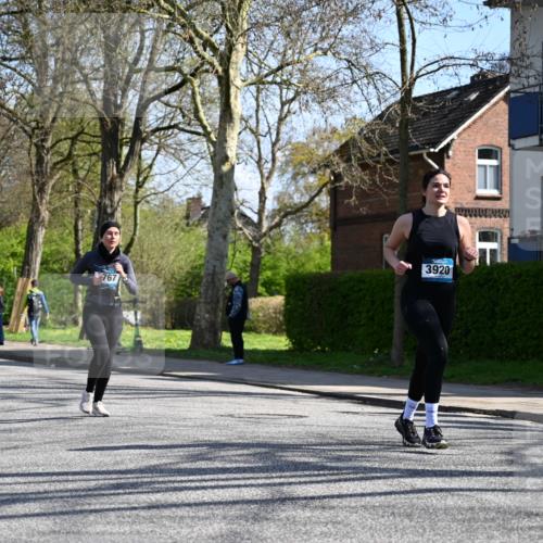 12.04.2026 - 45. Internationalen Wilhelmsburger Insellauf J. Mangold http://msf.ph/oto/9467519 12.04.2026 11:05:35 Ziel 3322, 3420, 3920, 2267, 2268, 2767, 2481, 2449, 4865, 4188, 2749, 4477, 4476, 5818, 3717 meine-sportfotos.de