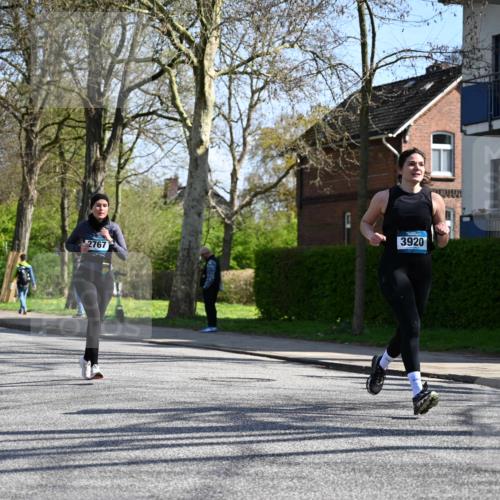 12.04.2026 - 45. Internationalen Wilhelmsburger Insellauf J. Mangold http://msf.ph/oto/9467520 12.04.2026 11:05:35 Ziel 3322, 3420, 3920, 2267, 2268, 2767, 2481, 2449, 4865, 4188, 2749, 4477, 4476, 5818, 3717 meine-sportfotos.de