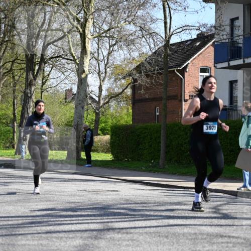 12.04.2026 - 45. Internationalen Wilhelmsburger Insellauf J. Mangold http://msf.ph/oto/9467524 12.04.2026 11:05:35 Ziel 3322, 3420, 3920, 2267, 2268, 2767, 2481, 2449, 4865, 4188, 2749, 4477, 4476, 5818, 3717 meine-sportfotos.de