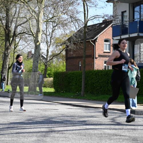 12.04.2026 - 45. Internationalen Wilhelmsburger Insellauf J. Mangold http://msf.ph/oto/9467527 12.04.2026 11:05:35 Ziel 3322, 3420, 3920, 2267, 2268, 2767, 2481, 2449, 4865, 4188, 2749, 4477, 4476, 5818, 3717 meine-sportfotos.de