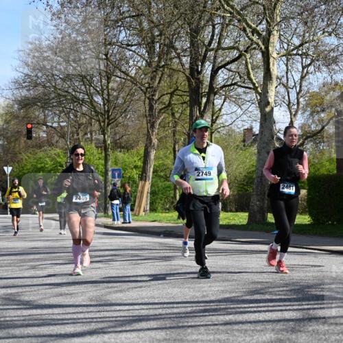 12.04.2026 - 45. Internationalen Wilhelmsburger Insellauf J. Mangold http://msf.ph/oto/9467534 12.04.2026 11:05:40 Ziel 3420, 3920, 2267, 2268, 2767, 2481, 2449, 4865, 4188, 2749, 4477, 4476, 5818, 3717, 2330 meine-sportfotos.de
