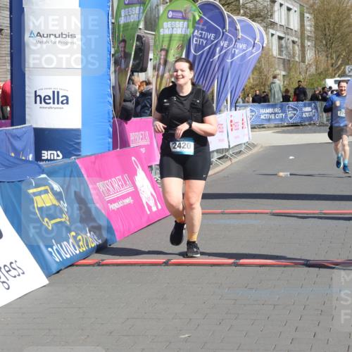 12.04.2026 - 45. Internationalen Wilhelmsburger Insellauf Strokosch-Dieckow http://msf.ph/oto/9467542 12.04.2026 11:18:04 Ziel 2419, 2420, 2312, 2241 meine-sportfotos.de