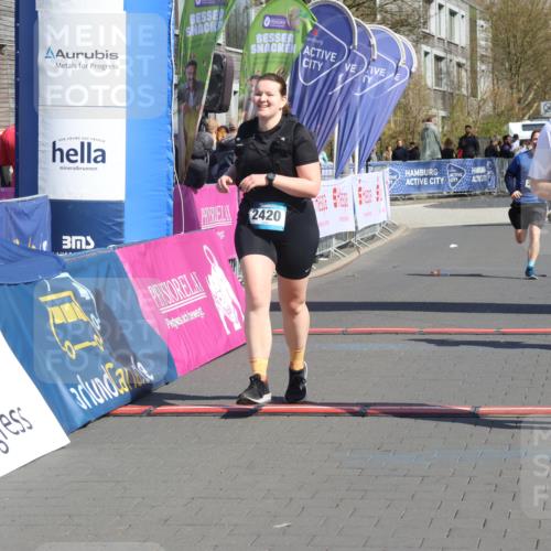 12.04.2026 - 45. Internationalen Wilhelmsburger Insellauf Strokosch-Dieckow http://msf.ph/oto/9467559 12.04.2026 11:18:04 Ziel 2419, 2420, 2312, 2241 meine-sportfotos.de