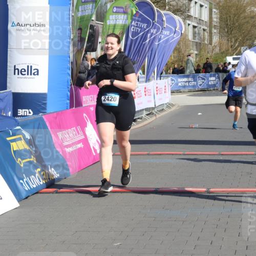 12.04.2026 - 45. Internationalen Wilhelmsburger Insellauf Strokosch-Dieckow http://msf.ph/oto/9467565 12.04.2026 11:18:04 Ziel 2419, 2420, 2312, 2241 meine-sportfotos.de