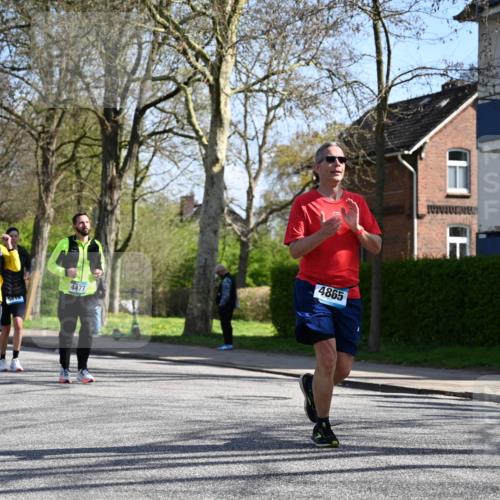 12.04.2026 - 45. Internationalen Wilhelmsburger Insellauf J. Mangold http://msf.ph/oto/9467574 12.04.2026 11:05:45 Ziel 3920, 2267, 2268, 2767, 2481, 2449, 4865, 4188, 2749, 4477, 4476, 5818, 3717, 3717, 2330, 3460, 4564 meine-sportfotos.de