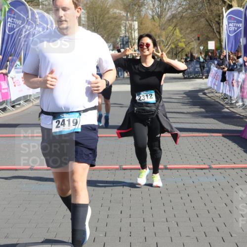 12.04.2026 - 45. Internationalen Wilhelmsburger Insellauf Strokosch-Dieckow http://msf.ph/oto/9467593 12.04.2026 11:18:06 Ziel 2419, 2420, 2312, 2241, 5309, 3944, 3398 meine-sportfotos.de