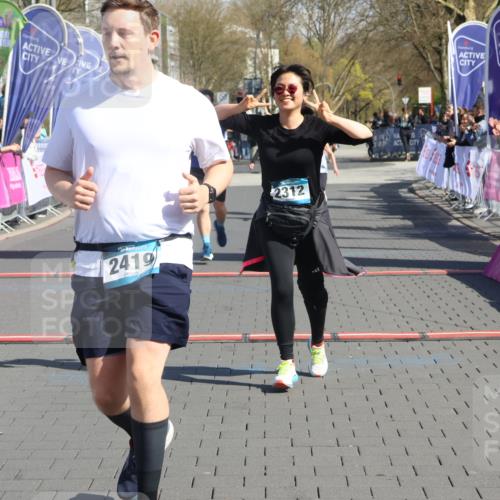 12.04.2026 - 45. Internationalen Wilhelmsburger Insellauf Strokosch-Dieckow http://msf.ph/oto/9467603 12.04.2026 11:18:06 Ziel 2419, 2420, 2312, 2241, 5309, 3944, 3398 meine-sportfotos.de