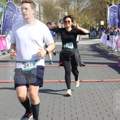 12.04.2026 - 45. Internationalen Wilhelmsburger Insellauf Strokosch-Dieckow http://msf.ph/oto/9467612 12.04.2026 11:18:06 Ziel 2419, 2420, 2312, 2241, 5309, 3944, 3398 meine-sportfotos.de