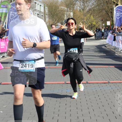 12.04.2026 - 45. Internationalen Wilhelmsburger Insellauf Strokosch-Dieckow http://msf.ph/oto/9467631 12.04.2026 11:18:06 Ziel 2419, 2420, 2312, 2241, 5309, 3944, 3398 meine-sportfotos.de