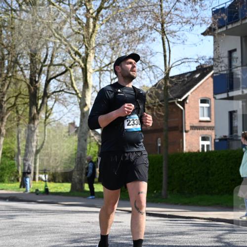 12.04.2026 - 45. Internationalen Wilhelmsburger Insellauf J. Mangold http://msf.ph/oto/9467642 12.04.2026 11:06:09 Ziel 5818, 3717, 2330, 3460, 4564, 3790, 2495, 3570, 2862, 2863, 3570, 2862, 2863, 5720 meine-sportfotos.de