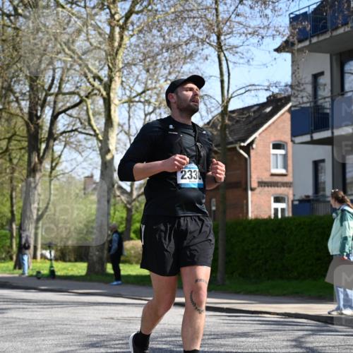 12.04.2026 - 45. Internationalen Wilhelmsburger Insellauf J. Mangold http://msf.ph/oto/9467643 12.04.2026 11:06:09 Ziel 5818, 3717, 2330, 3460, 4564, 3790, 2495, 3570, 2862, 2863, 3570, 2862, 2863, 5720 meine-sportfotos.de