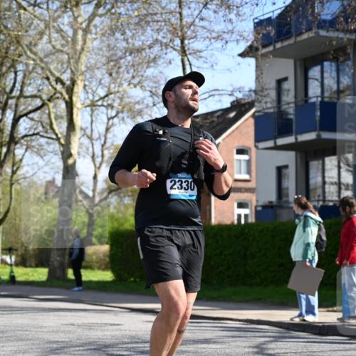 12.04.2026 - 45. Internationalen Wilhelmsburger Insellauf J. Mangold http://msf.ph/oto/9467645 12.04.2026 11:06:09 Ziel 5818, 3717, 2330, 3460, 4564, 3790, 2495, 3570, 2862, 2863, 3570, 2862, 2863, 5720 meine-sportfotos.de