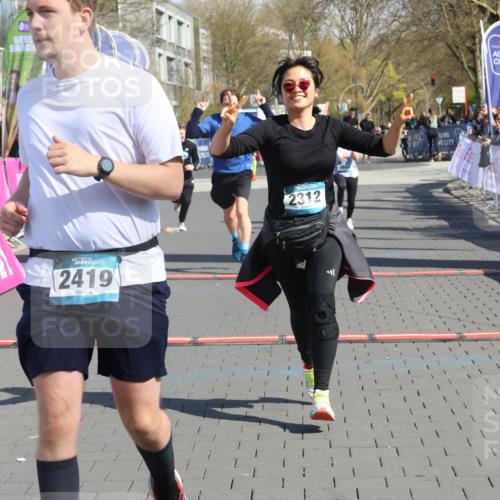 12.04.2026 - 45. Internationalen Wilhelmsburger Insellauf Strokosch-Dieckow http://msf.ph/oto/9467649 12.04.2026 11:18:06 Ziel 2419, 2420, 2312, 2241, 5309, 3944, 3398 meine-sportfotos.de