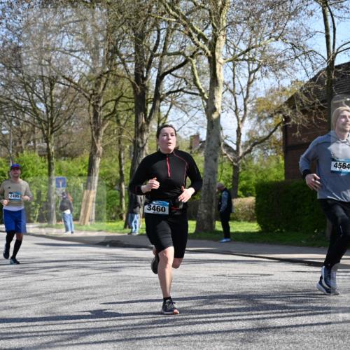 12.04.2026 - 45. Internationalen Wilhelmsburger Insellauf J. Mangold http://msf.ph/oto/9467661 12.04.2026 11:06:19 Ziel 2330, 3460, 4564, 3790, 2495, 3570, 2862, 2863, 5720 meine-sportfotos.de