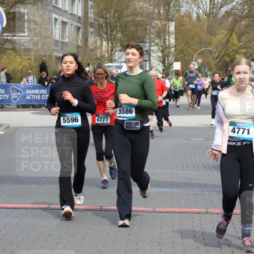12.04.2026 - 45. Internationalen Wilhelmsburger Insellauf Strokosch-Dieckow http://msf.ph/oto/9467664 12.04.2026 13:09:43 Ziel 5783, 4973, 4771, 5586, 5596, 4777 meine-sportfotos.de
