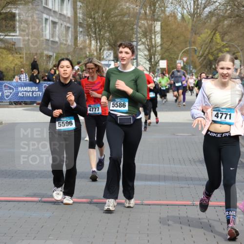 12.04.2026 - 45. Internationalen Wilhelmsburger Insellauf Strokosch-Dieckow http://msf.ph/oto/9467682 12.04.2026 13:09:43 Ziel 5783, 4973, 4771, 5586, 5596, 4777 meine-sportfotos.de