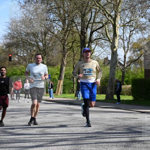12.04.2026 - 45. Internationalen Wilhelmsburger Insellauf J. Mangold http://msf.ph/oto/9467683 12.04.2026 11:06:22 Ziel 2330, 3460, 4564, 3790, 2495, 3570, 2862, 2863, 5720 meine-sportfotos.de
