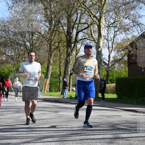 12.04.2026 - 45. Internationalen Wilhelmsburger Insellauf J. Mangold http://msf.ph/oto/9467688 12.04.2026 11:06:22 Ziel 2330, 3460, 4564, 3790, 2495, 3570, 2862, 2863, 5720 meine-sportfotos.de