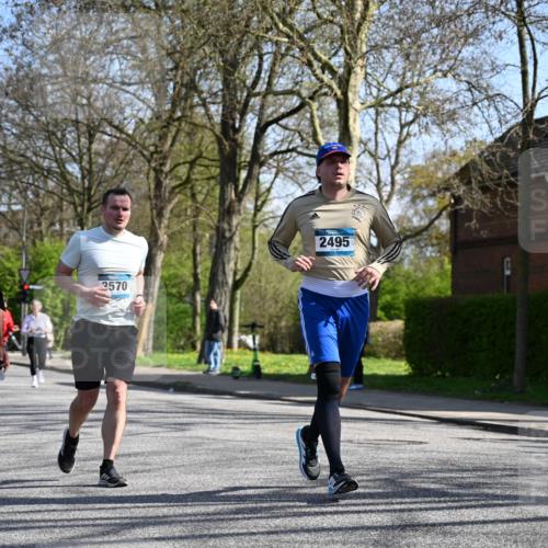 12.04.2026 - 45. Internationalen Wilhelmsburger Insellauf J. Mangold http://msf.ph/oto/9467692 12.04.2026 11:06:22 Ziel 2330, 3460, 4564, 3790, 2495, 3570, 2862, 2863, 5720 meine-sportfotos.de
