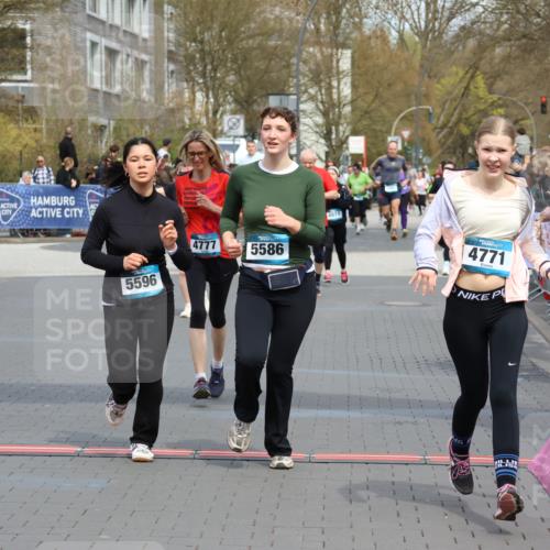 12.04.2026 - 45. Internationalen Wilhelmsburger Insellauf Strokosch-Dieckow http://msf.ph/oto/9467693 12.04.2026 13:09:43 Ziel 5783, 4973, 4771, 5586, 5596, 4777 meine-sportfotos.de