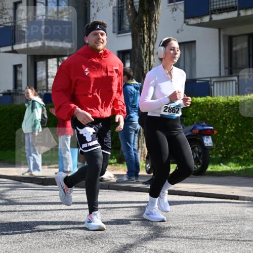 12.04.2026 - 45. Internationalen Wilhelmsburger Insellauf J. Mangold http://msf.ph/oto/9467709 12.04.2026 11:06:31 Ziel 3460, 4564, 3790, 2495, 3570, 2862, 2863, 5720, 3342, 3885, 2777, 4949 meine-sportfotos.de