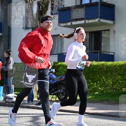 12.04.2026 - 45. Internationalen Wilhelmsburger Insellauf J. Mangold http://msf.ph/oto/9467714 12.04.2026 11:06:32 Ziel 4564, 3790, 2495, 3570, 2862, 2863, 5720, 3342, 3885, 2777, 4949 meine-sportfotos.de