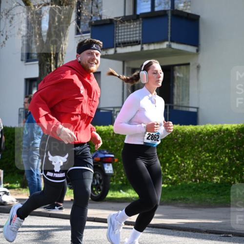 12.04.2026 - 45. Internationalen Wilhelmsburger Insellauf J. Mangold http://msf.ph/oto/9467715 12.04.2026 11:06:32 Ziel 4564, 3790, 2495, 3570, 2862, 2863, 5720, 3342, 3885, 2777, 4949 meine-sportfotos.de