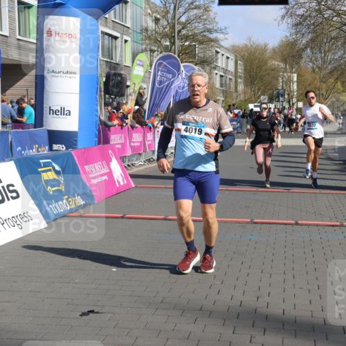 12.04.2026 - 45. Internationalen Wilhelmsburger Insellauf Strokosch-Dieckow http://msf.ph/oto/9467720 12.04.2026 11:02:17 Ziel 4612, 4019, 4326 meine-sportfotos.de