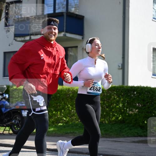 12.04.2026 - 45. Internationalen Wilhelmsburger Insellauf J. Mangold http://msf.ph/oto/9467721 12.04.2026 11:06:32 Ziel 4564, 3790, 2495, 3570, 2862, 2863, 5720, 3342, 3885, 2777, 4949 meine-sportfotos.de