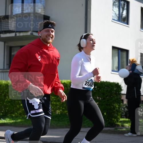 12.04.2026 - 45. Internationalen Wilhelmsburger Insellauf J. Mangold http://msf.ph/oto/9467723 12.04.2026 11:06:32 Ziel 4564, 3790, 2495, 3570, 2862, 2863, 5720, 3342, 3885, 2777, 4949 meine-sportfotos.de