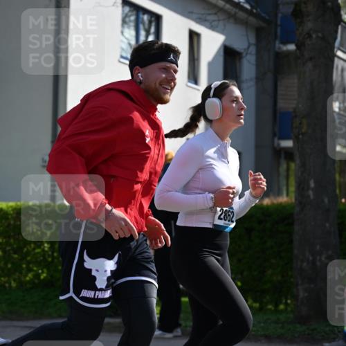 12.04.2026 - 45. Internationalen Wilhelmsburger Insellauf J. Mangold http://msf.ph/oto/9467729 12.04.2026 11:06:33 Ziel 3790, 2495, 3570, 2862, 2863, 5720, 3342, 3885, 2777, 4949, 4359 meine-sportfotos.de
