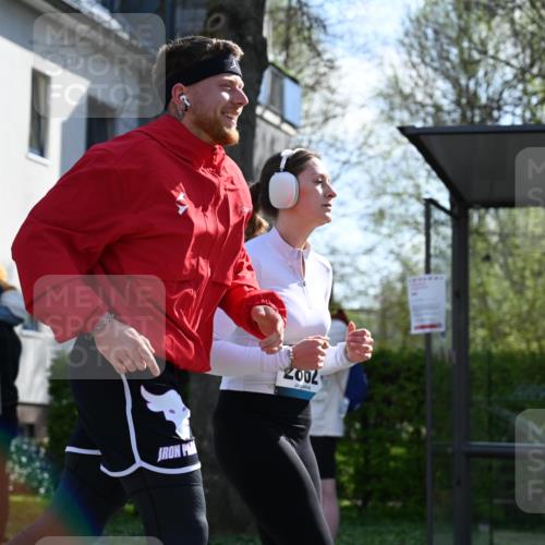12.04.2026 - 45. Internationalen Wilhelmsburger Insellauf J. Mangold http://msf.ph/oto/9467733 12.04.2026 11:06:33 Ziel 3790, 2495, 3570, 2862, 2863, 5720, 3342, 3885, 2777, 4949, 4359 meine-sportfotos.de