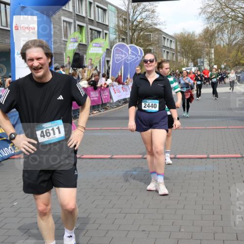 12.04.2026 - 45. Internationalen Wilhelmsburger Insellauf Strokosch-Dieckow http://msf.ph/oto/9467737 12.04.2026 13:09:39 Ziel 2011, 5783, 4973, 4771 meine-sportfotos.de